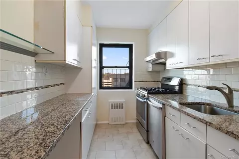 19 Old Mamaroneck Rd #3H, White Plains, NY 10605