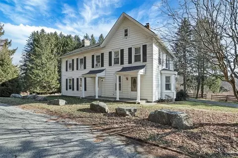 81 Lakeside Dr, Pawling, NY 12564