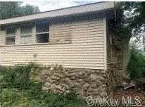 18 Oakwood Trl S, Monroe, NY 10950