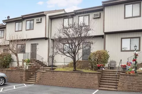7605 Chelsea Cv N, Beekman, NY 12533