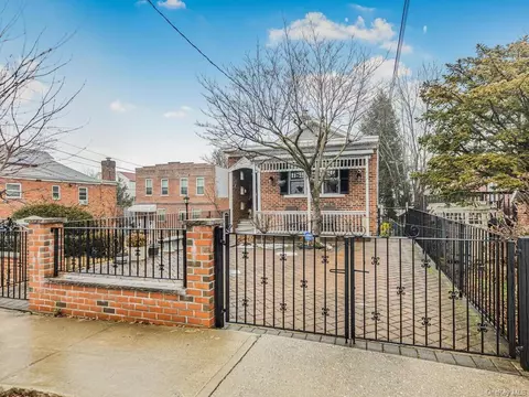 1028 Quincy Ave, Bronx, NY 10465