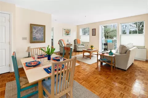 304 Sutton Dr #304, Mount Kisco, NY 10549