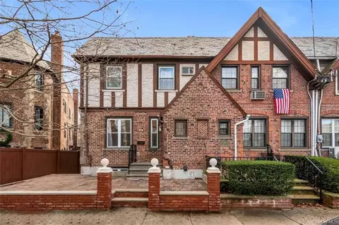 1238 Pinchot Pl, Bronx, NY 10461