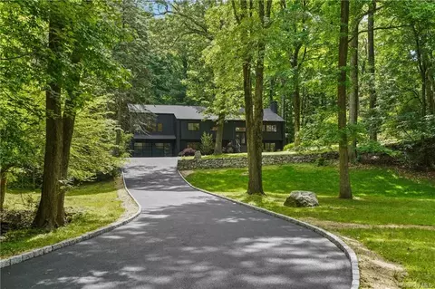 306 W Patent Rd, Mount Kisco, NY 10549