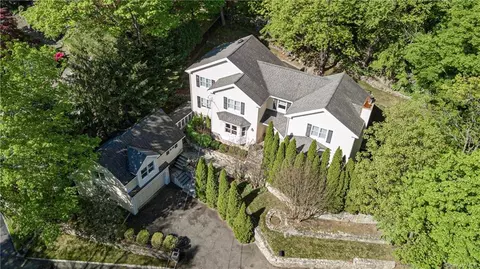 105 Underhill Rd, Greenburgh, NY 10583