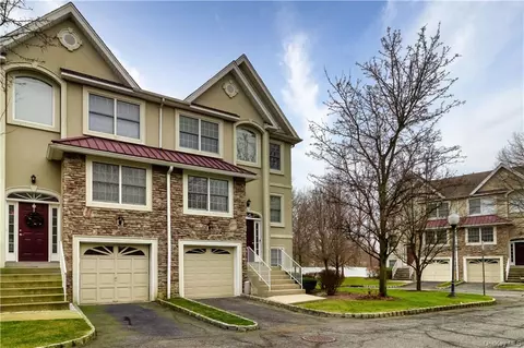 30 Tuxedo Ln, Clarkstown, NY 10920