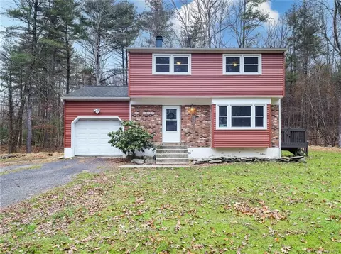 81 Van Tine Rd, Rochester, NY 12446
