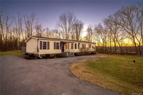 353 Union School Rd, Crawford, NY 10941