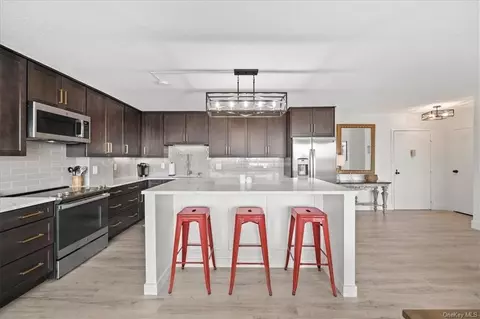 15 Stewart Pl #10G, White Plains, NY 10603