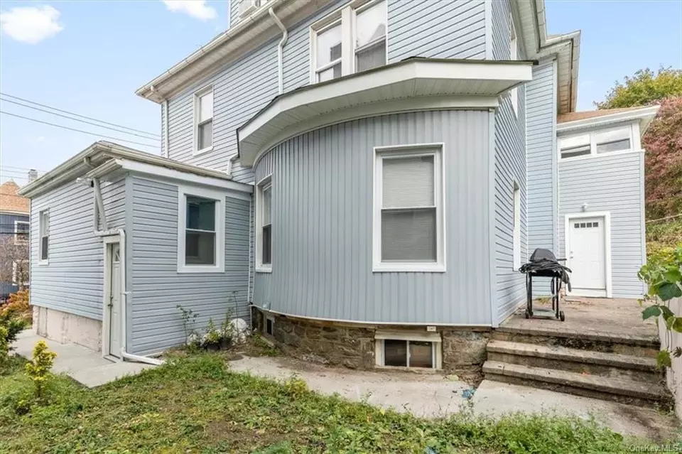 16 Lamartine Ter, Yonkers, NY 10701 26 Photos Movoto