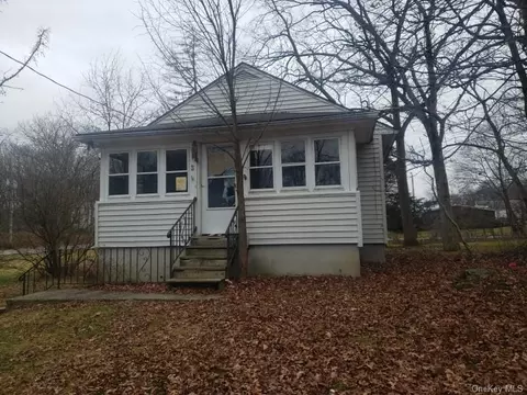 3 Becks Ln, Newburgh, NY 12550