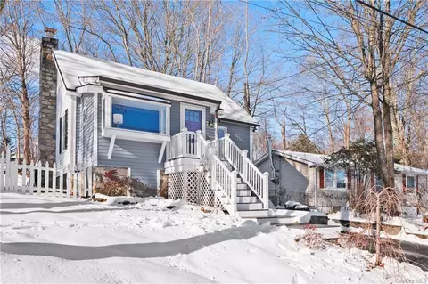 142 Topland Rd, Mahopac, NY 10541
