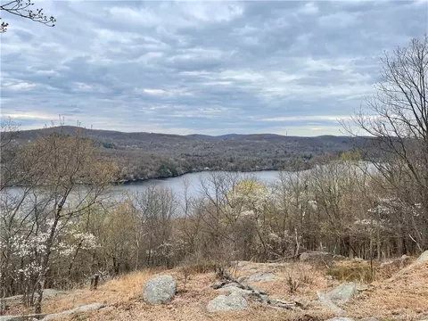 5 N Shr, Putnam Valley, NY 10579
