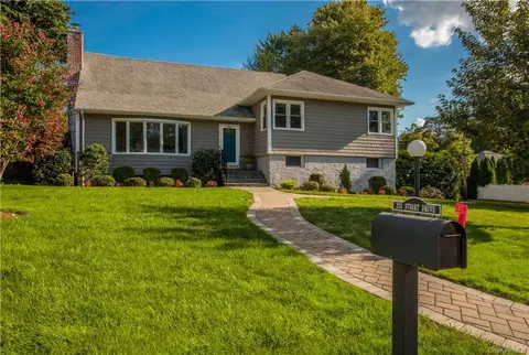 253 Stuart Dr, New Rochelle, NY 10804