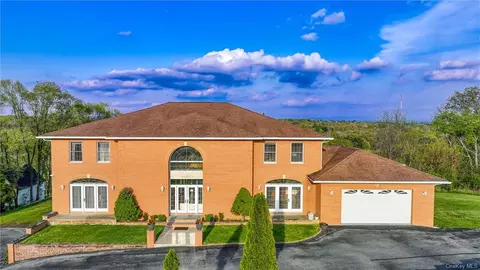 25 Pilgrim Corners Rd, Wallkill, NY 10940