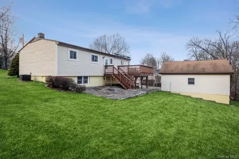 89 Pigott Rd, Mahopac, NY 10541