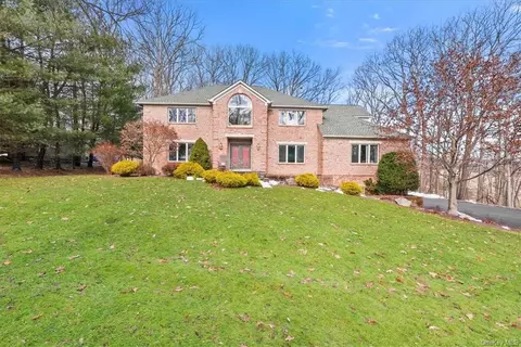 17 Col Conklin Dr, Stony Point, NY 10980