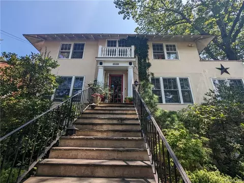 184 Rumsey Rd, Yonkers, NY 10705