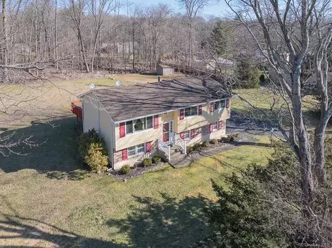 6 N Lorna Ln, Ramapo, NY 10952
