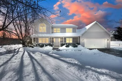39 Twin Island Cir, Walden, NY 12586