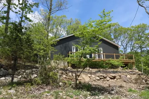 14 Nightingale Trl W, Mamakating, NY 12790