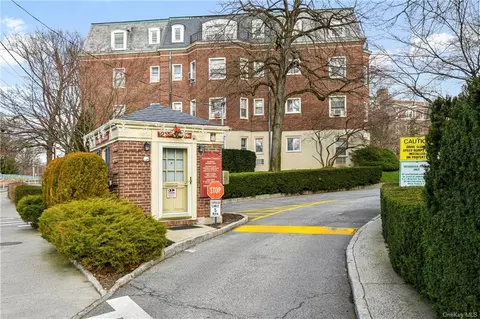 3 Chateaux Cir #3M, Scarsdale, NY 10583