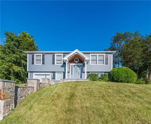4 Stone Pine Ln, Dover, NY 12594