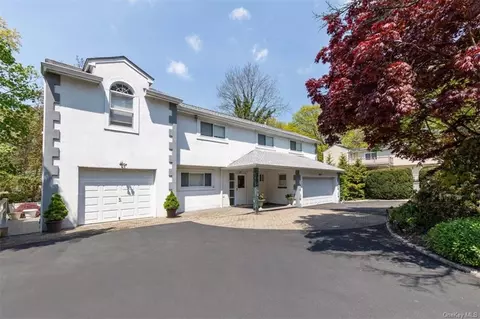 975 California Rd, Eastchester, NY 10709
