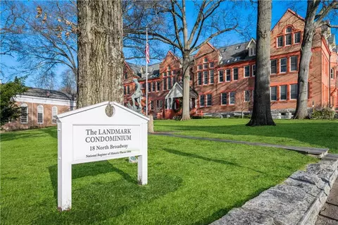 18 N Broadway #304, Greenburgh, NY 10591