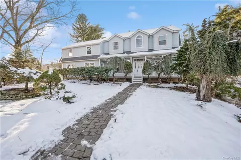 297 N Little Tor Rd, Clarkstown, NY 10956