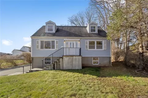 18 Laurie Rd, Cortlandt, NY 10567