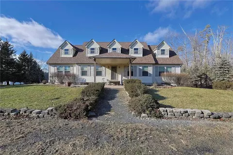77 Highland Lake Rd, Mount Hope, NY 10940