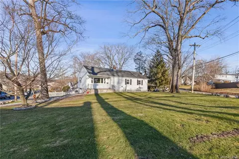 1 Woodrow Dr, Yonkers, NY 10710