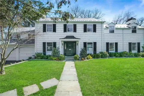 44 Axtell Dr, Scarsdale, NY 10583