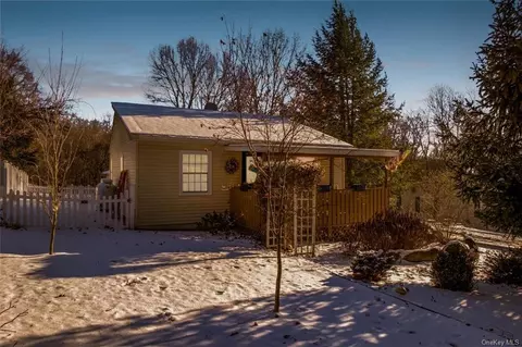 528 Lakeside Rd, Shawangunk, NY 12566