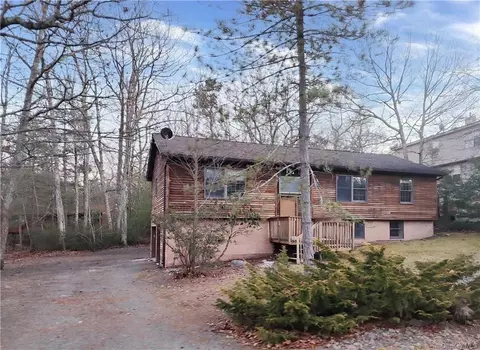 8 Lake Shore Dr W, Thompson, NY 12775