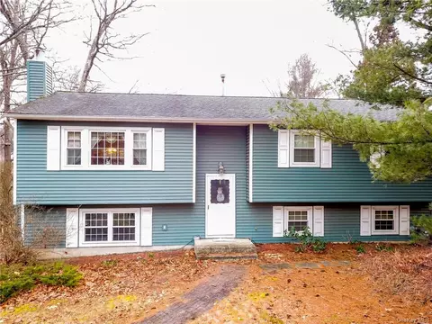 44 Ironworks Rd, Monroe, NY 10950