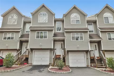 209 Arlington Ct, Clarkstown, NY 10954