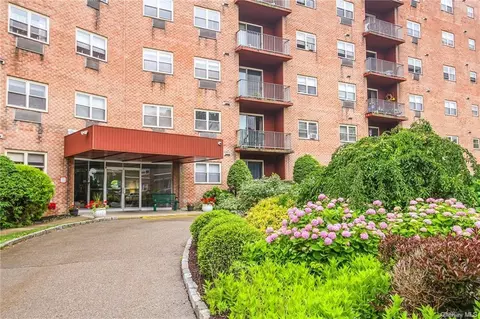 1 Lakeview Dr #1T, Peekskill, NY 10566