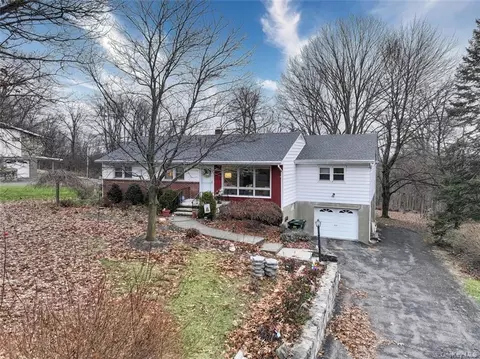 8 Warren Rd, Newburgh, NY 12550