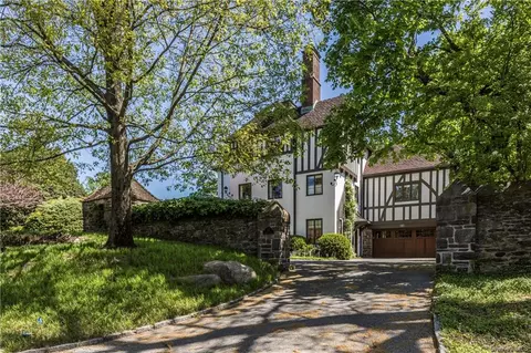 17 Locust Ln, Bronxville, NY 10708