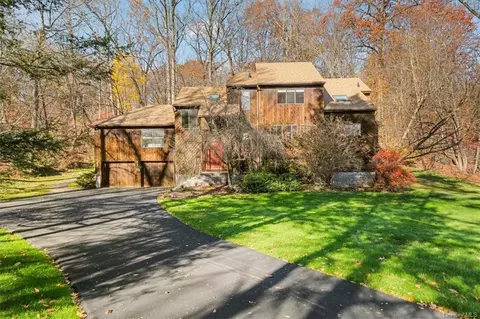 5 Amalfi Dr, Cortlandt, NY 10567