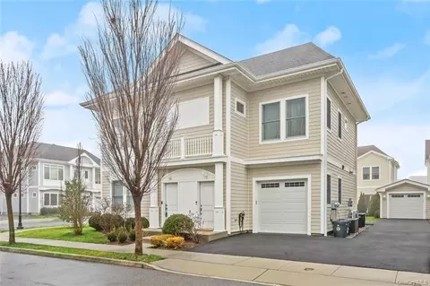 70 Island Pt #70, Bronx, NY 10464