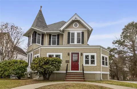 53 Prospect St, Southeast, NY 10509