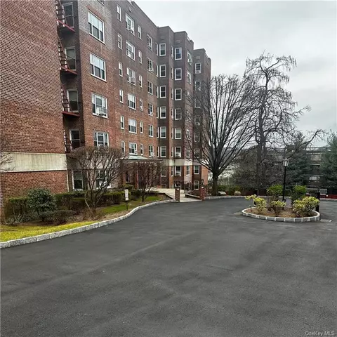 280 Collins Ave #7F, Mount Vernon, NY 10552
