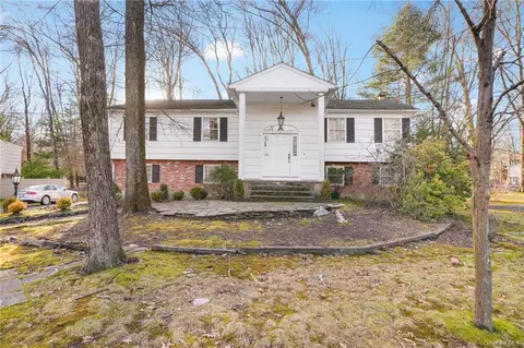 169 N Little Tor Rd, Clarkstown, NY 10956