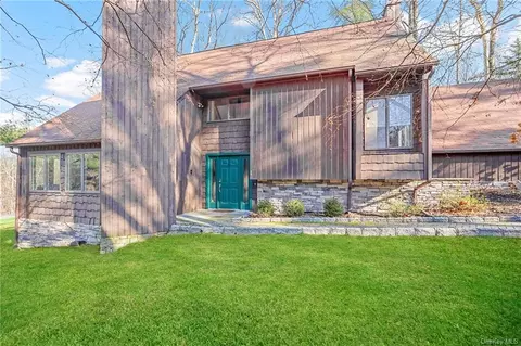 1 Louis Dr, Katonah, NY 10536