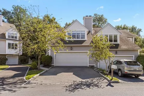 27 Roundtop Rd, Yonkers, NY 10710