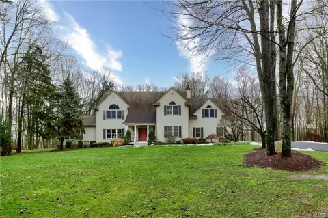 2474 Field St, Cortlandt, NY 10567