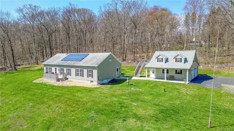 11 Auth Rd, Plattekill, NY 12568